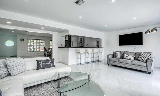 Fort Lauderdale House | Take Me to the River - 1930 NW 32nd St