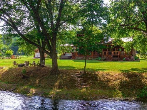 Blue Ridge House | Take Me to the River - Toccoa River - Riverfront On Toccoa River, Easy Fishing Access, Hot Tub, Hammock, Fire Pit, Large Front Y