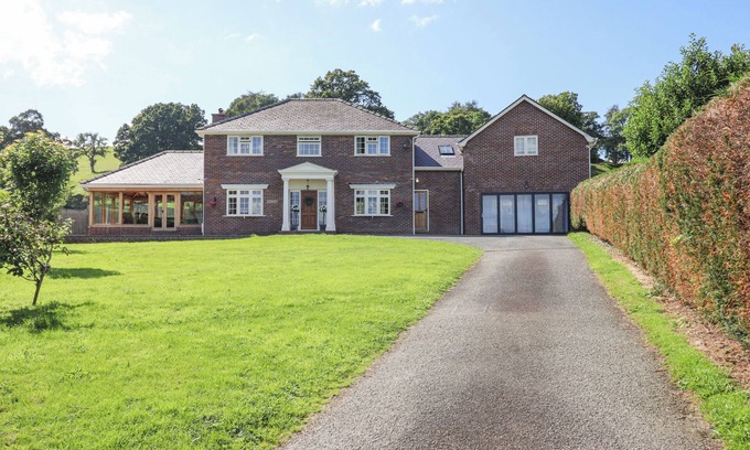 Bala House | TALAR WEN, pet friendly, with open fire in Bala