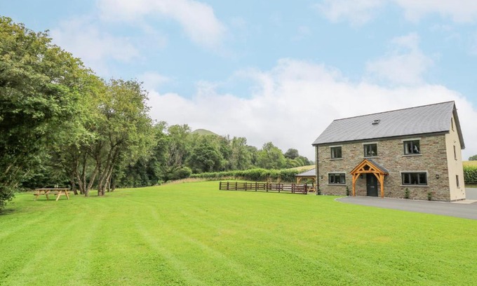 Builth Wells House | Talarddu Cottage