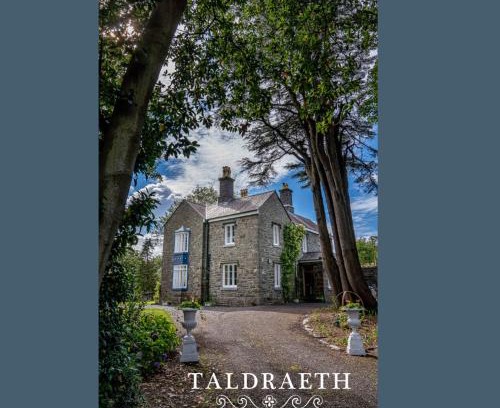 Penrhyndeudraeth House | Taldraeth - Old Vicarage Guest House