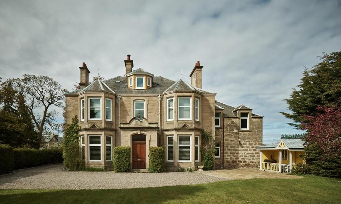 Nairn Bed & Breakfast | Tali Ayer