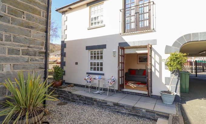 Porthmadog Apartment | Taliesin