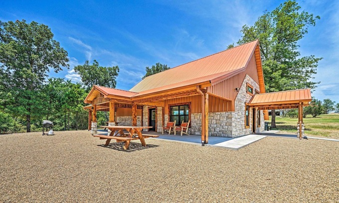 Talihina Cabin | Talihina Retreat w/ Kiamichi River Access!