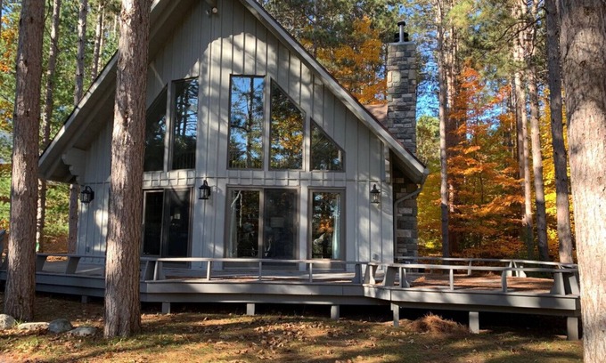 Thompsonville Ski Chalet | Tall Pines Escape at Crystal Mountain! Walk to Resort!