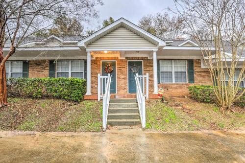 Tallahassee House | Tallahassee Townhome 4 Mi to College Town!