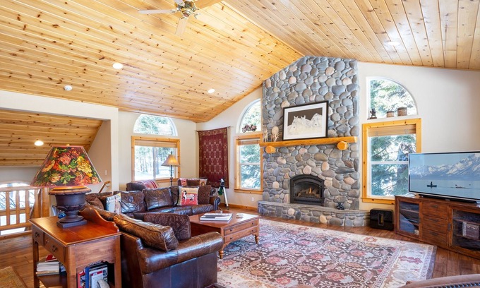 Tahoe City House | Talmont Ridge 4 Bedroom Home by Redawning