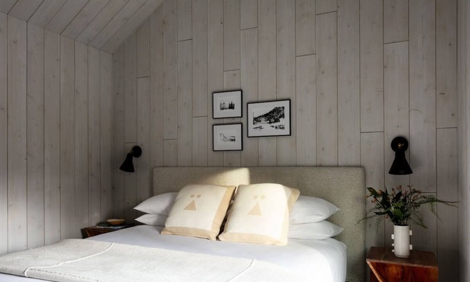 Stowe Area Hotel | Tälta Lodge, a Bluebird by Lark | Stuga - King | with Direct River Access