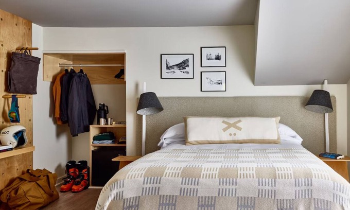 Stowe Area Hotel | Tälta Lodge, a Bluebird by Lark | Deluxe Queen | with Bike Shed and Bike Rentals