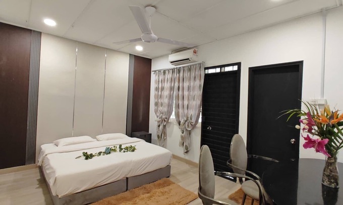 Kuala Lumpur Villa | Taman Duta KL Deluxe Villa by uBook