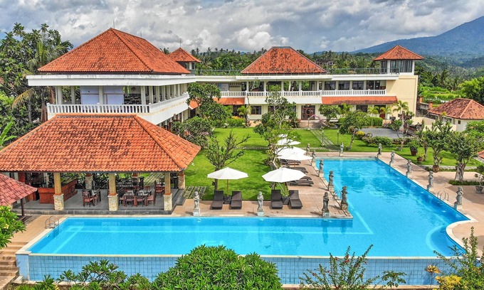 Tumbu Village Hotel | Taman Surgawi Resort & Spa