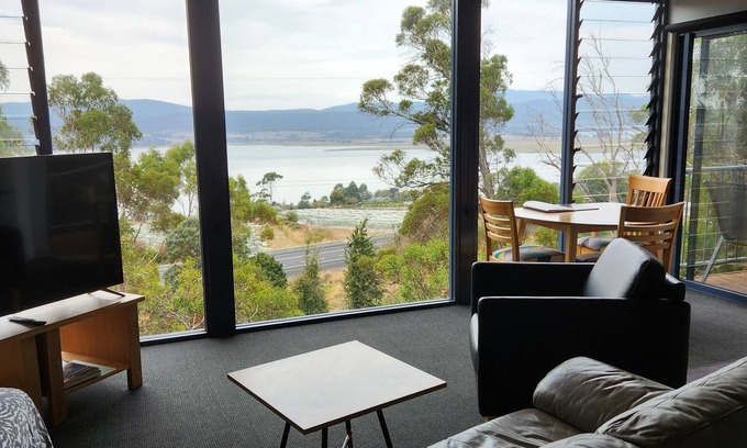 Grindelwald Apartment | Tamar Ridge Winery Apartment #10