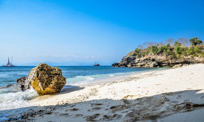 Mushroom Bay Hotel | Tamarind Beach Bungalows