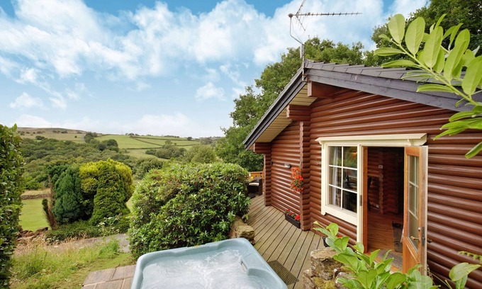 Shipley Cabin | Tamarisk - 5 Star - Pet Friendly - Hot Tub - Scandinavian Log Cabin