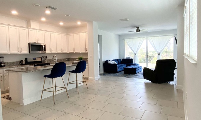 Ruskin House | Tampa Bay Apollo Beach new house full amentities!