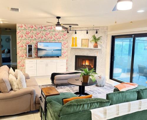Bearss Plaza Apartment | Tampa Lakefront and Pool House Game Room