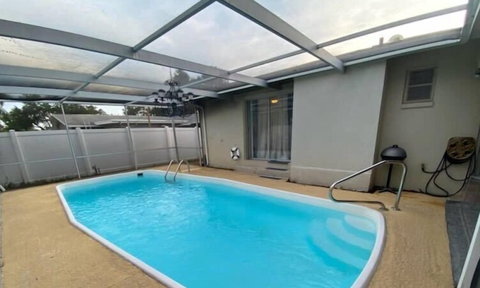 Bay Crest Park House | Tampa's HIdeaway with Swimming Pool