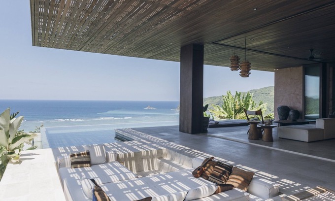 Praya Barat Villa | Tampah Hills