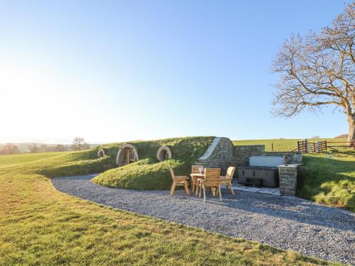 Llanfair Caereinion House | Tan y Wawr- Onnen
