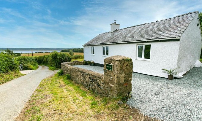 Malltraeth House | Tan Yr Allt