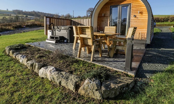 Llanfyllin Cottage | TANAT, romantic, character holiday cottage in Llanfyllin