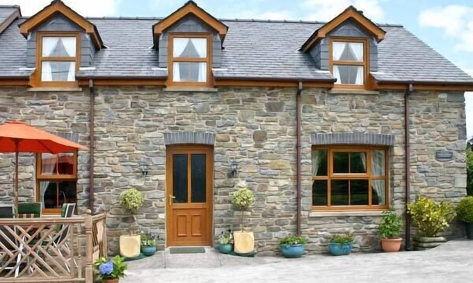 Lampeter Cottage | TANGAER COTTAGE, pet friendly, luxury holiday cottage in Lampeter