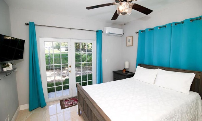 Nassau House | Tangerine Sunsets Jumbay Haven 3