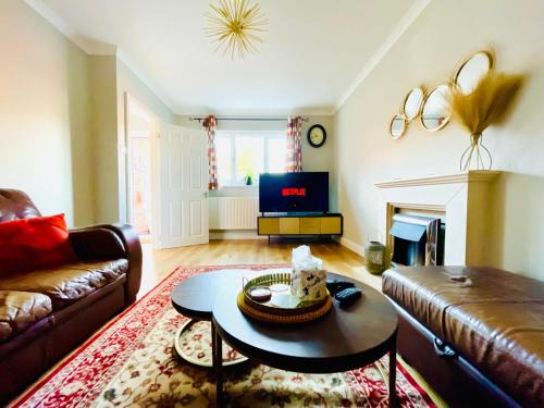Abergavenny House | Tanglewood Close, 3 Bedroom house, Abergavenny with private parking,
