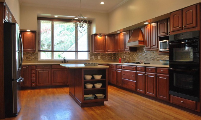 Lexington House | Tanglewood Treasure. Close to Horsepark and Interstate.
