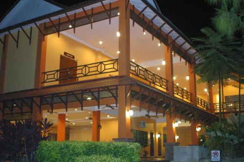 Kampong Raja Resort | Tanjung Demong Beach Resort