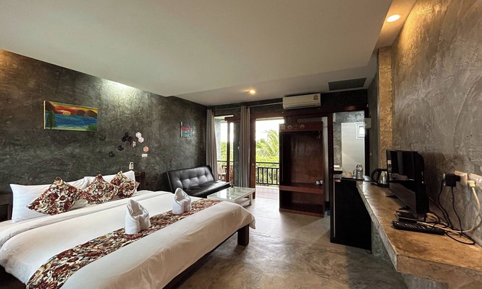 Bang Tao House | Tann Anda Resort
