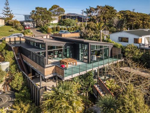 Oneroa Villa | Taonga with Sea Views by Waiheke Unlimited