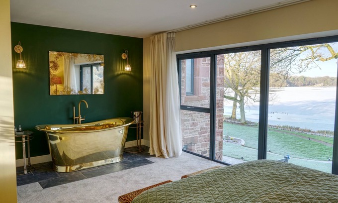 Wing Cottage | Tarn End Cottage 8, Talkin Tarn, Brampton ideal for a romantic break overlooking the Tarn