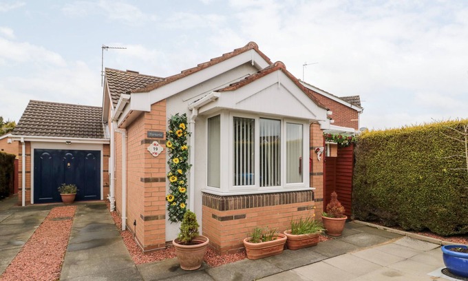 Woodhorn Cottage | TARTARIA, family friendly, with a garden in Widdrington