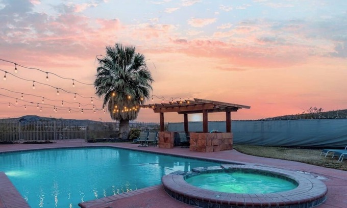 Hurricane House | Tasha's Place Private Pool, Sleeps 18, Near Zions & Sand Hollow