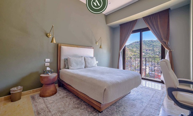 El Caloso Apartment | Tasteful Condo Near Romantic Zone - Pool