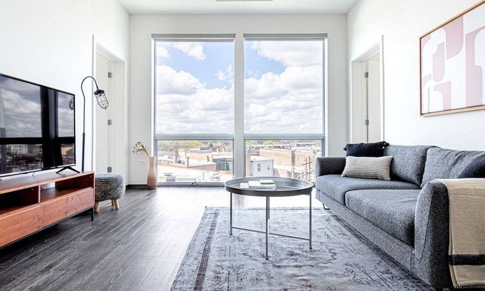 Logan Square Apartment | Tasteful Logan Square 2BR w/Gym, Roof Deck, 1 block to L, by Blueground
