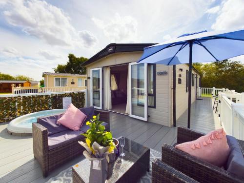 Dogdyke House | Tattershall Lakes Mini Breaks - Gibson Close