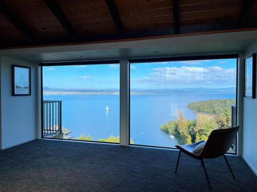 Acacia Bay Villa | Taupo Lake House With Breathtaking Panoramic Views