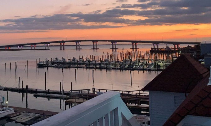 Somers Point Hotel | Tavern on the Bay Hotel & Marina