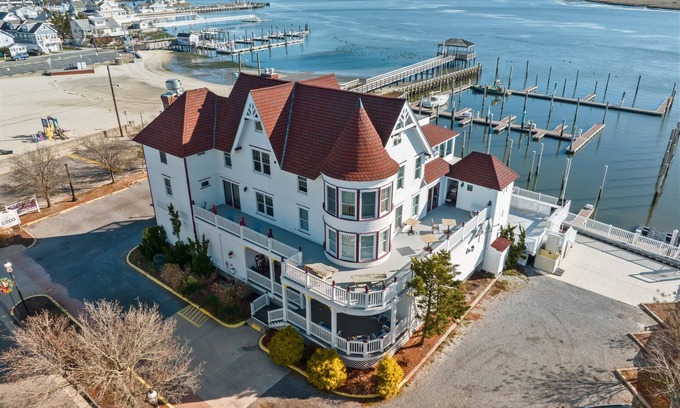 Somers Point Apartment | TAVERN ON THE BAY HOTEL-Frank Sinatra Suite