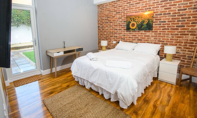 Lincoln House | Tavmar Rooms