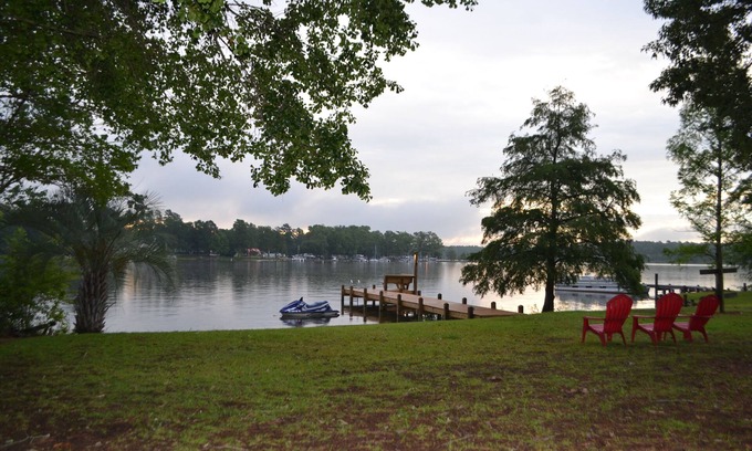 Summerton House | Taw Caw Creek Waterfront, Dock, Sandy Beach, Minutes To Big Water! NO PETS