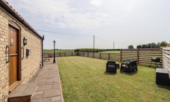 Alford Cottage | TAWNY COTTAGE, pet friendly, character holiday cottage in Alford