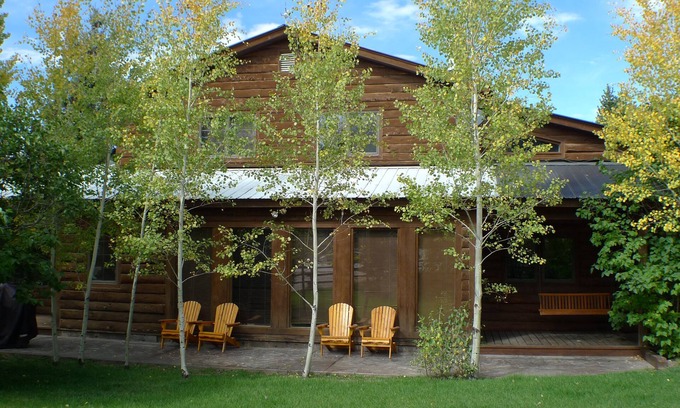 Almont House | Taylor River Home with Private Fishing