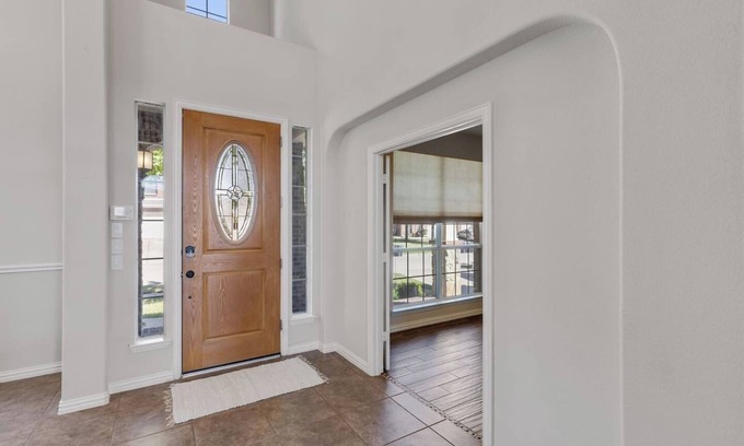 Keller House | TCH - Spacious 4bd/3.5ba in Fort Worth with Office