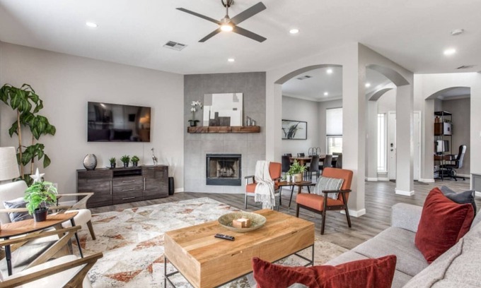 Round Rock House | TCH - Spacious 4bd/3ba home in Round Rock w/Office
