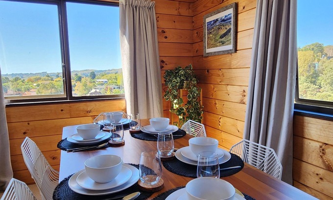 Havelock North House | Te Mata Peak Retreat/Central to HN & Local Venues/Clean, Comfortable, & Lux