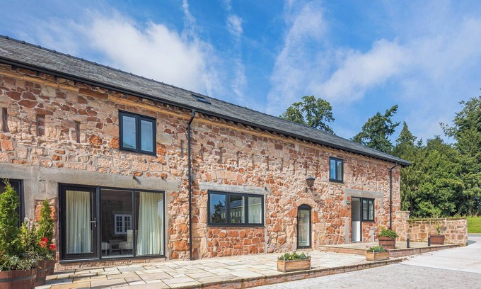Felton Cottage | Tedsmore Hall Estate is surrounded by picturesque countryside.