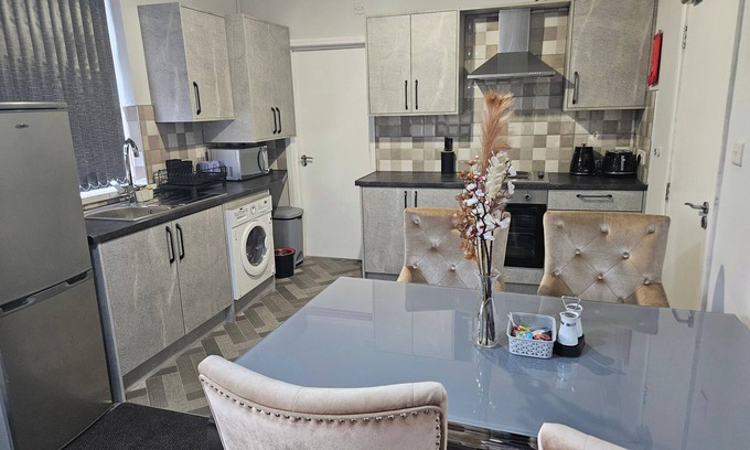 Telford Apartment | Telford Tranquility Apartment Flat 3 for 4 Guests